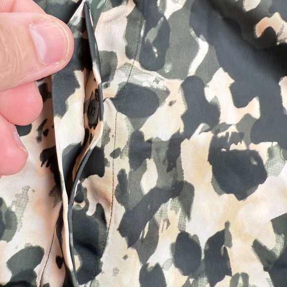 H&M Blouse Women's XS Abstract Print Button Artsy Work Office Statement Whimsy - Picture 7 of 9